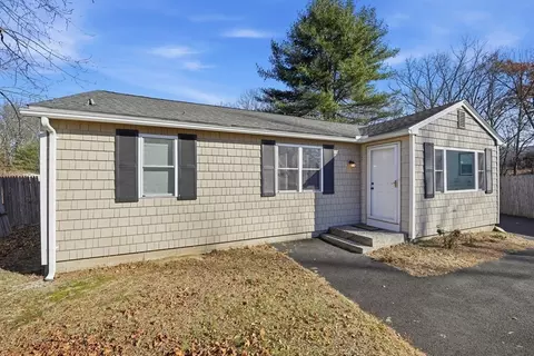 30 Lively Ln, Springfield, MA 01109 photo 2