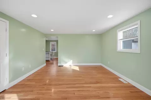 30 Lively Ln, Springfield, MA 01109 photo 13