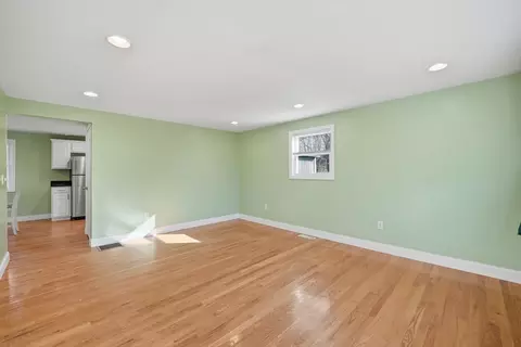 30 Lively Ln, Springfield, MA 01109 photo 12