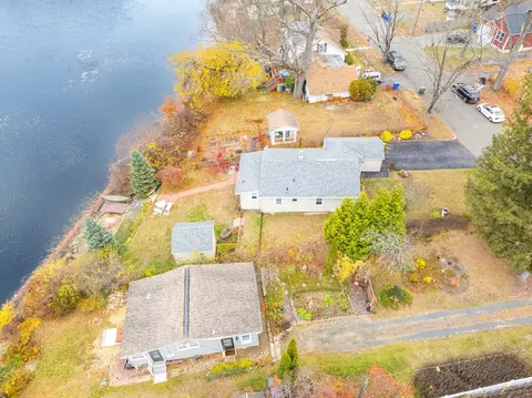 98 Pine Grove St, Springfield, MA 01119 photo 9