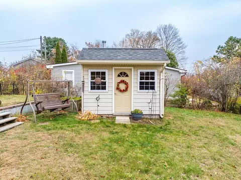 98 Pine Grove St, Springfield, MA 01119 photo 6