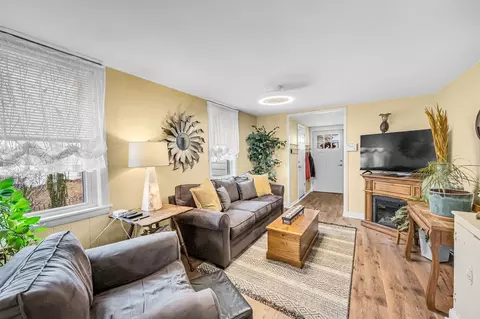 98 Pine Grove St, Springfield, MA 01119 photo 13