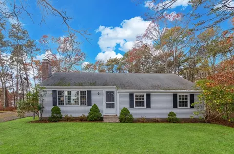 607 W Yarmouth Rd, Yarmouth, MA 02673