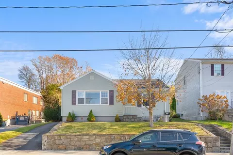 243 Oak Grove Ave, Fall River, MA 02723 photo 2