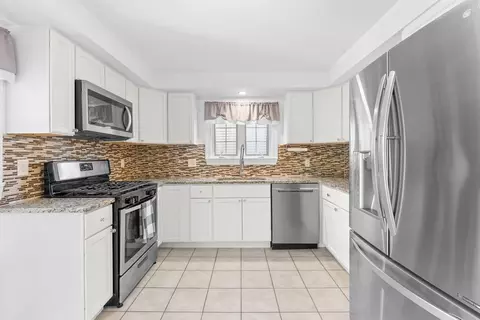243 Oak Grove Ave, Fall River, MA 02723 photo 9