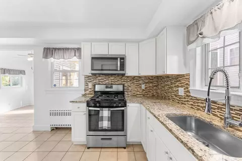 243 Oak Grove Ave, Fall River, MA 02723 photo 11