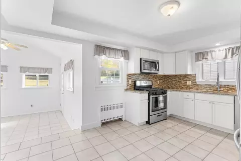 243 Oak Grove Ave, Fall River, MA 02723 photo 8