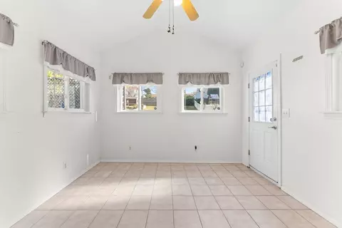243 Oak Grove Ave, Fall River, MA 02723 photo 12