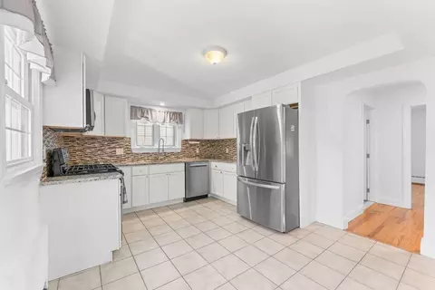 243 Oak Grove Ave, Fall River, MA 02723 photo 10