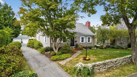 40 School St, Dartmouth, MA 02748