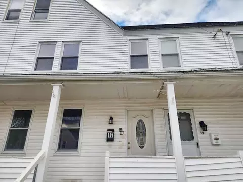 17 Overlook St #17, Whitinsville, MA 01588