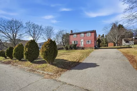 16 Old Farm Rd, Spencer, MA 01562