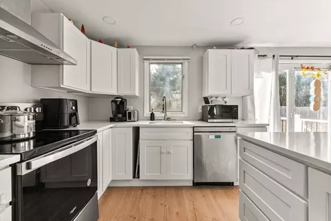 33 Michael Rd, Randolph, MA 02368 photo 3