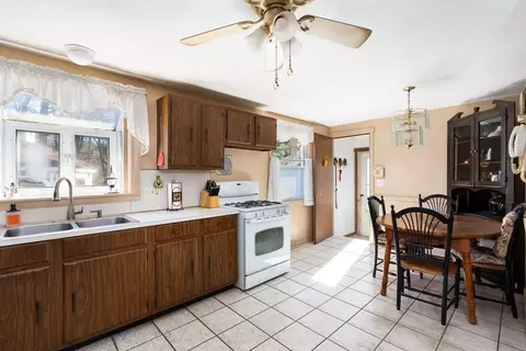331 Grand Valley Rd, Springfield, MA 01128 photo 9