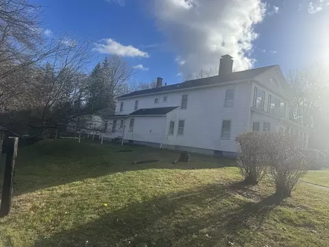 340 Pendleton Ave, Chicopee, MA 01020 photo 2