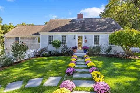 33 Pine Orchard Rd, Harwich, MA 02645