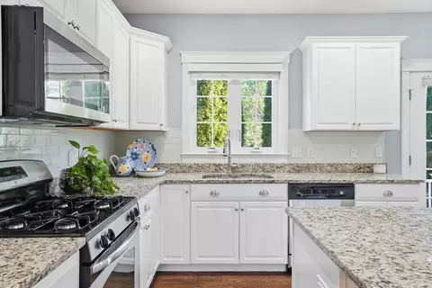 Kitchen - 29 Derby St, Framingham, MA 01701 photo 4 of 6