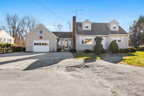 1 Robert Rd, Danvers, MA 01923 photo 2