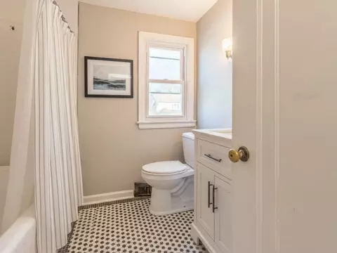 Bath - 19 Roosevelt Ave, Springfield, MA 01118 photo 2 of 2