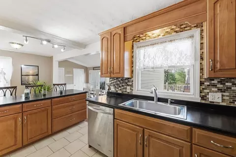 846 E Mountain Rd, Westfield, MA 01085 photo 9