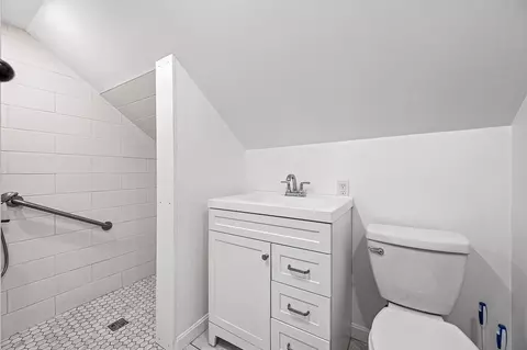 Bath - 10 Steele St, Worcester, MA 01607 photo 1 of 2