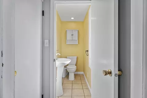 Entry Way - 10 Steele St, Worcester, MA 01607 photo 1 of 4