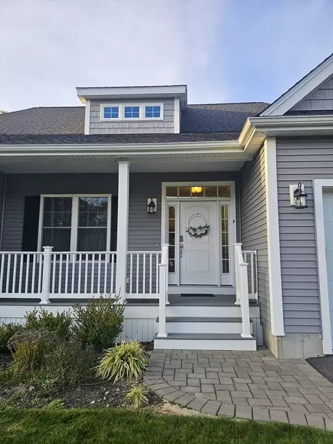 4 Sabrinas Way, Dartmouth, MA 02747