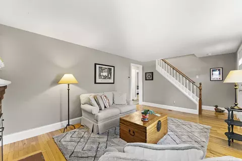 1052 Greendale Ave, Needham, MA 02492 photo 3