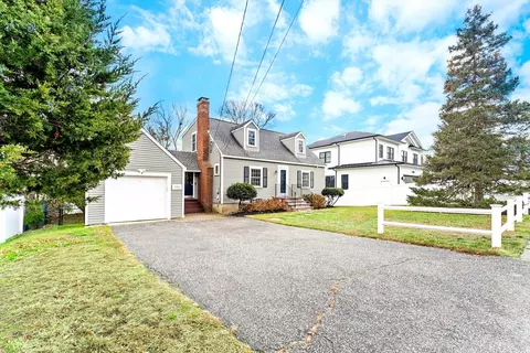 1052 Greendale Ave, Needham, MA 02492 photo 2