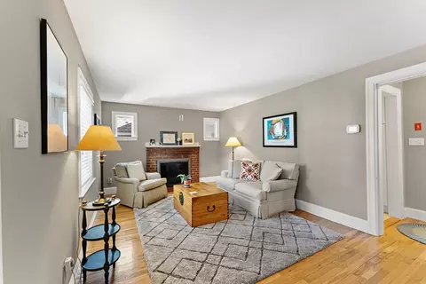 1052 Greendale Ave, Needham, MA 02492 photo 5