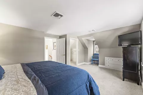 1052 Greendale Ave, Needham, MA 02492 photo 22