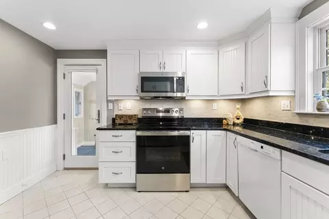 1052 Greendale Ave, Needham, MA 02492 photo 12