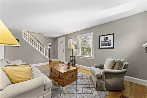1052 Greendale Ave, Needham, MA 02492 photo 4