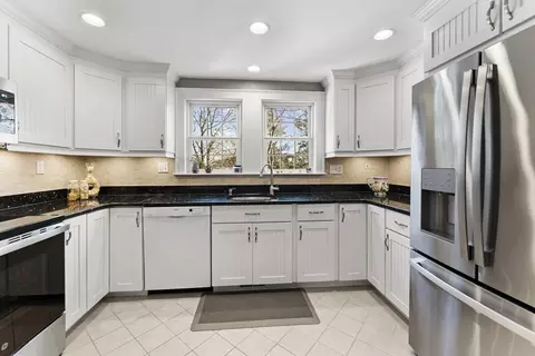 1052 Greendale Ave, Needham, MA 02492 photo 10