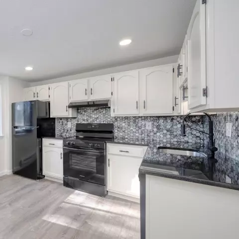 15 Foundry St #A3, Easton, MA 02375