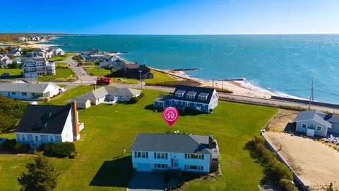 106 Beach St, Falmouth, MA 02536