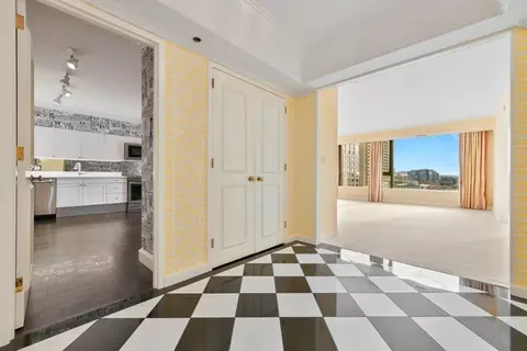 220 Boylston St #1412, Boston, MA 02116