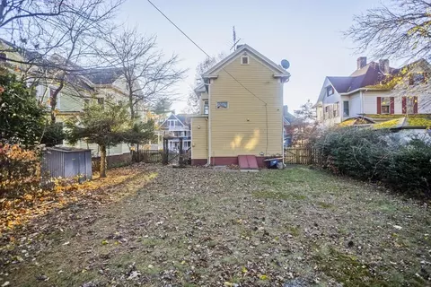 115 Thompson St, Springfield, MA 01109 photo 4