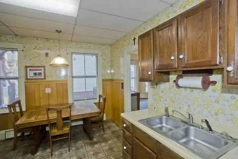 115 Thompson St, Springfield, MA 01109 photo 21