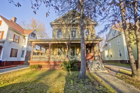 115 Thompson St, Springfield, MA 01109 photo 2