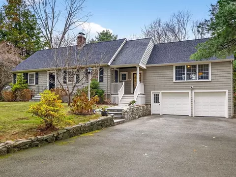 12 Cranberry Ln, Dover, MA 02030