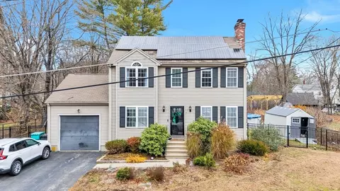3 Stoddard St, Upton, MA 01568
