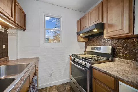 78 Lowell St, Springfield, MA 01107 photo 5