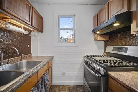 78 Lowell St, Springfield, MA 01107 photo 3