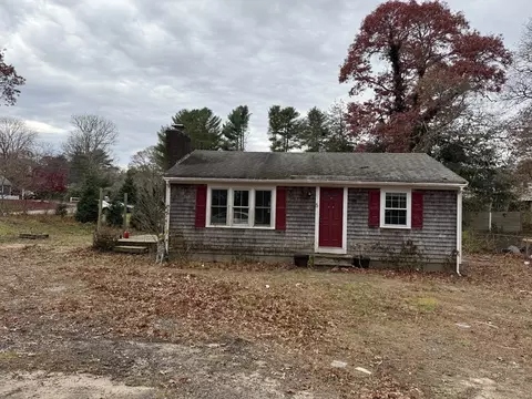 5 Huckleberry Ln, Marstons Mills, MA 02648