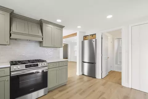 21 Weston Ave, Wareham, MA 02571 photo 4