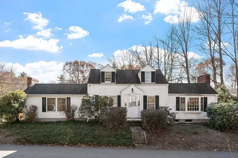 64 Chestnut St, Lunenburg, MA 01462