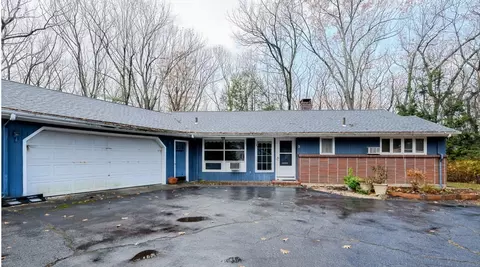 3 Oakridge Rd, Holden, MA 01520