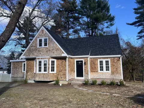 11 Park Ln, Walpole, MA 02032