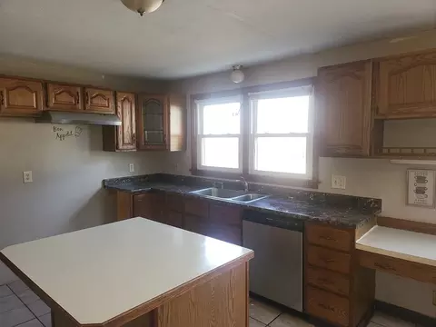 665 Parker St, Springfield, MA 01129 photo 4